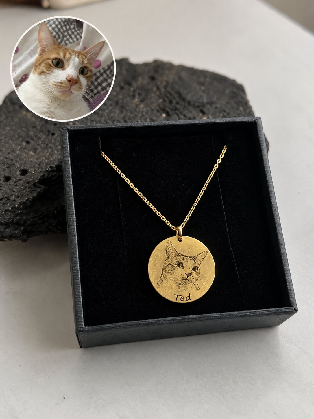 Pet Portre İşlemeli Altın Renkli 925 Ayar Gümüş Kolye